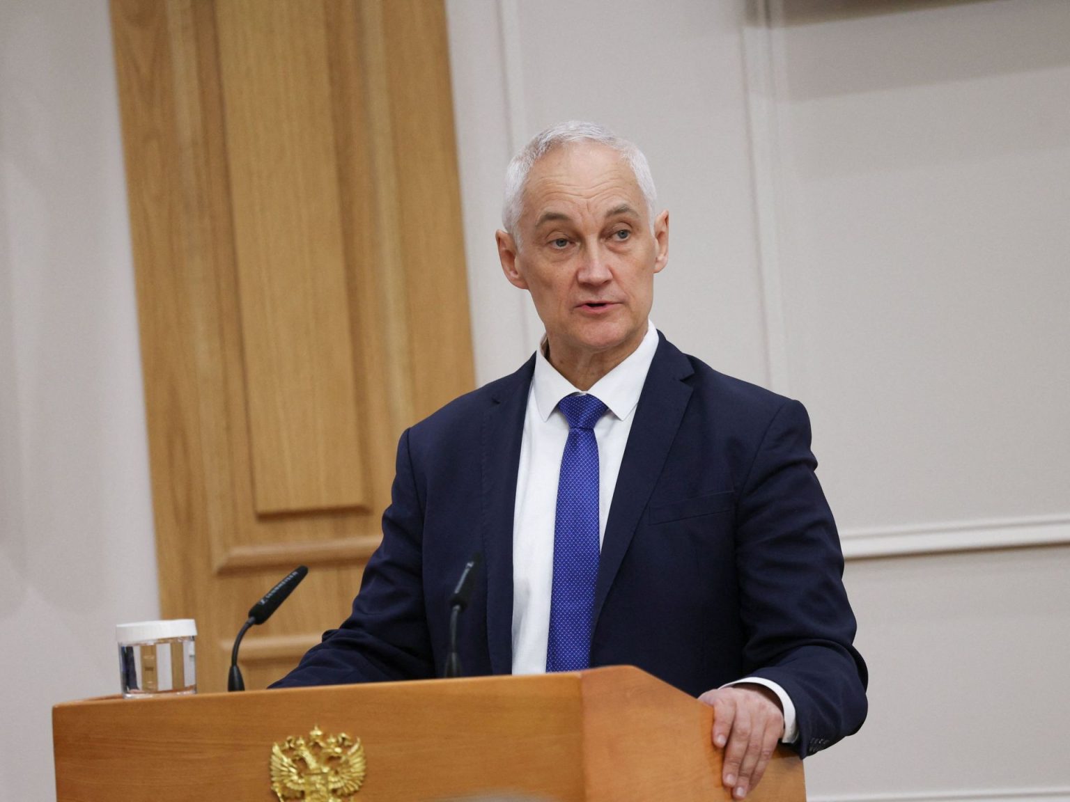 ستراتفور: لماذا عين بوتين خبيرا اقتصاديا مكان وزير الدفاع؟