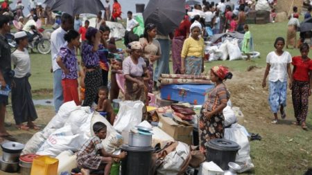 آلاف الروهينغا ينزحون مجددا بسبب الاشتباكات غرب ميانمار