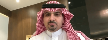 استشاري تجميل يحدد الشروط المطلوبة من الطبيب المرخص