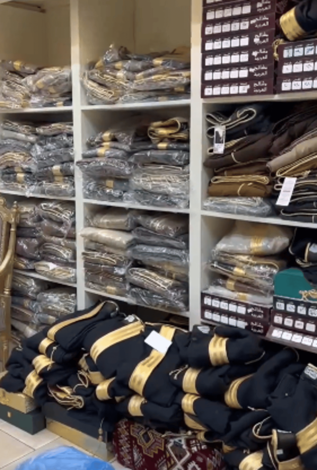 بالفيديو.. حفلات التخرج تنعش أسواق البشوت في المملكة