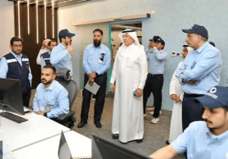 الوزير الفضلي يقف على جاهزية منظومة "البيئة" لموسم حج 1445هـ