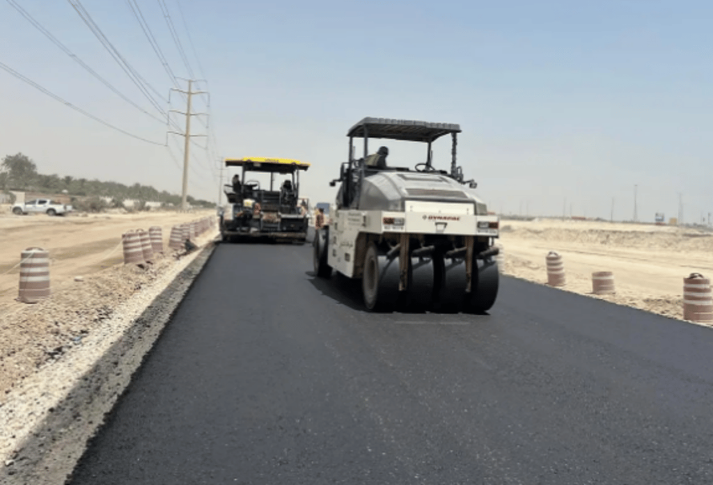 أمانة الشرقية تنفذ أعمال صيانة وسفلتة الطرق بمحافظتي النعيرية والقطيف