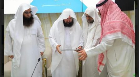 لإثراء تجربة ضيوف الرحمن.. «الشؤون الدينية» تدشن قناة «واتساب الرئاسة»