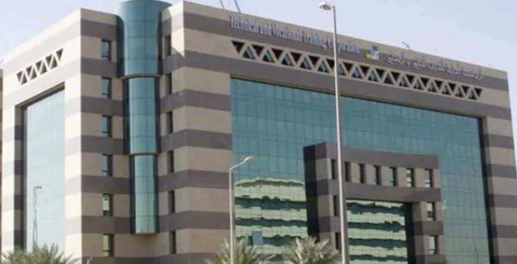 طرح أكثر من 3000 فرصة وظيفية لخريجي الكليات التقنية والمعاهد الصناعية بمدينة تبوك
