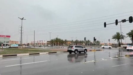 مختص: ارتفاع الرطوبة المصاحبة للأمطار أسهم في خفض درجات الحرارة