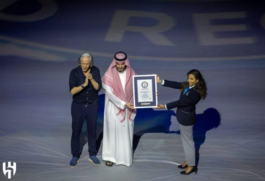 موسوعة "جينيس" تكرم نادي الهلال في ملعب "المملكة أرينا"