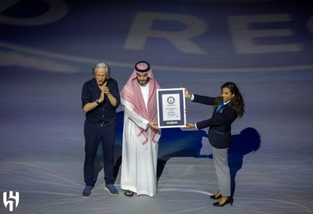 موسوعة "جينيس" تكرم نادي الهلال في ملعب "المملكة أرينا"