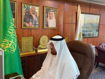 مدير فرع وزارة الشؤون الإسلامية بالشرقية يعقد اجتماعًا لبحث استعدادات موسم حج 1445 هـ