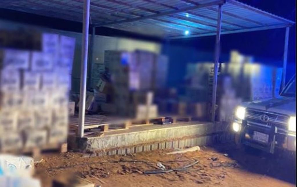 «التجارة» تضبط عمالة مخالفة تمارس الغش بتزوير تواريخ الصلاحية لمنتجات غذائية