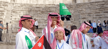 طلاب سعوديون يشاركون في احتفالات الأردن بيوم الاستقلال