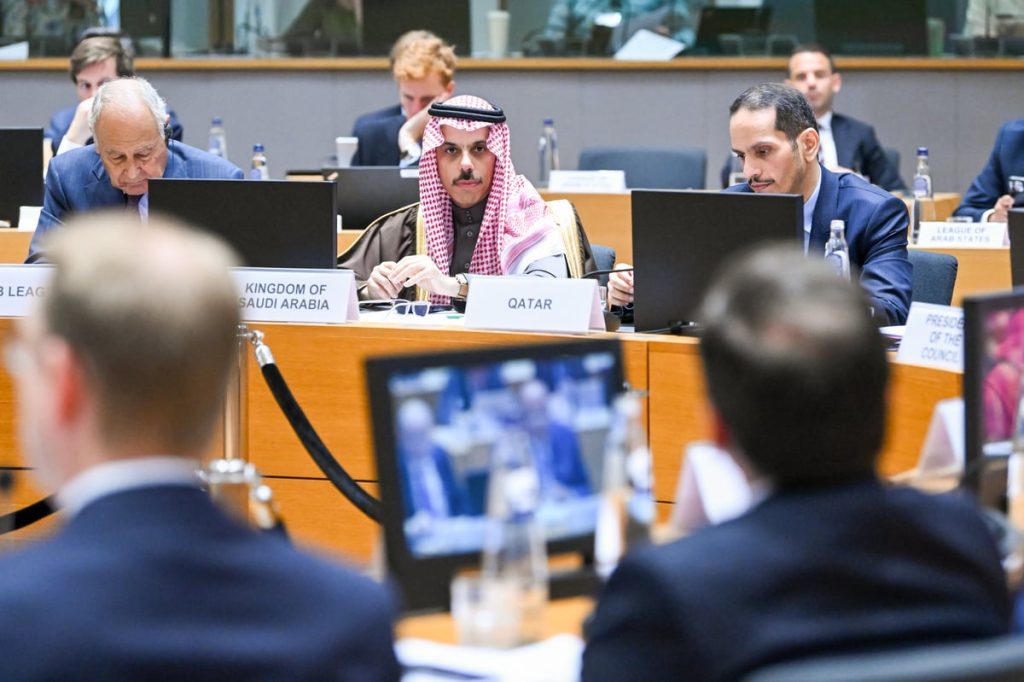 وفد القمة العربية الإسلامية يبحث مع مجلس الشؤون الخارجية الأوروبي تطورات غزة