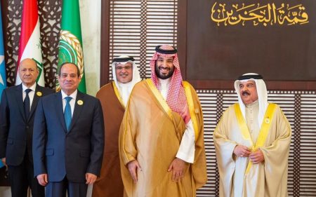 بالصور.. ولي العهد يلتقي عددا من القادة العرب على هامش قمة البحرين