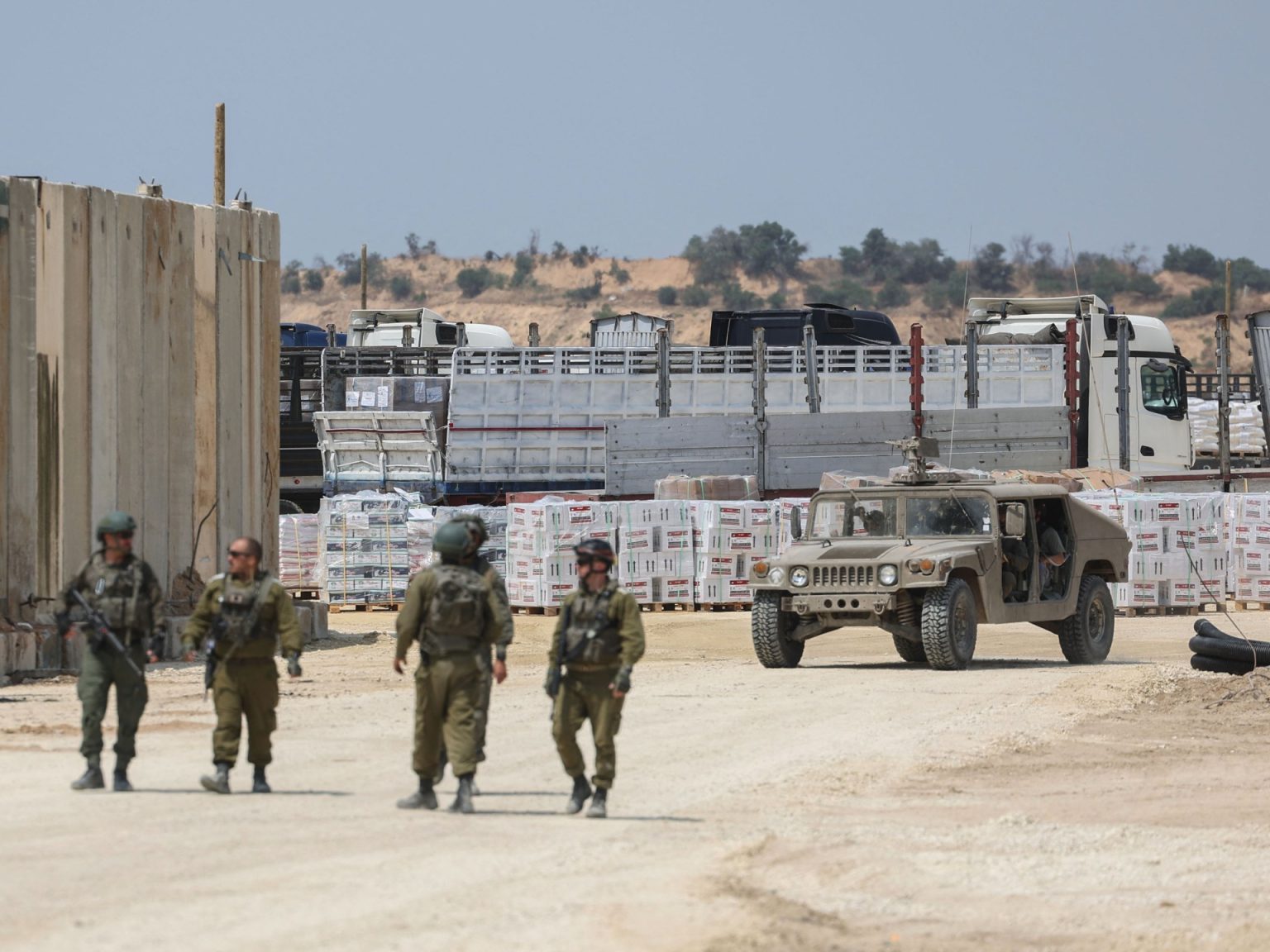 الأردن يندد باعتداء مستوطنين إسرائيليين على قافلتي مساعدات لغزة