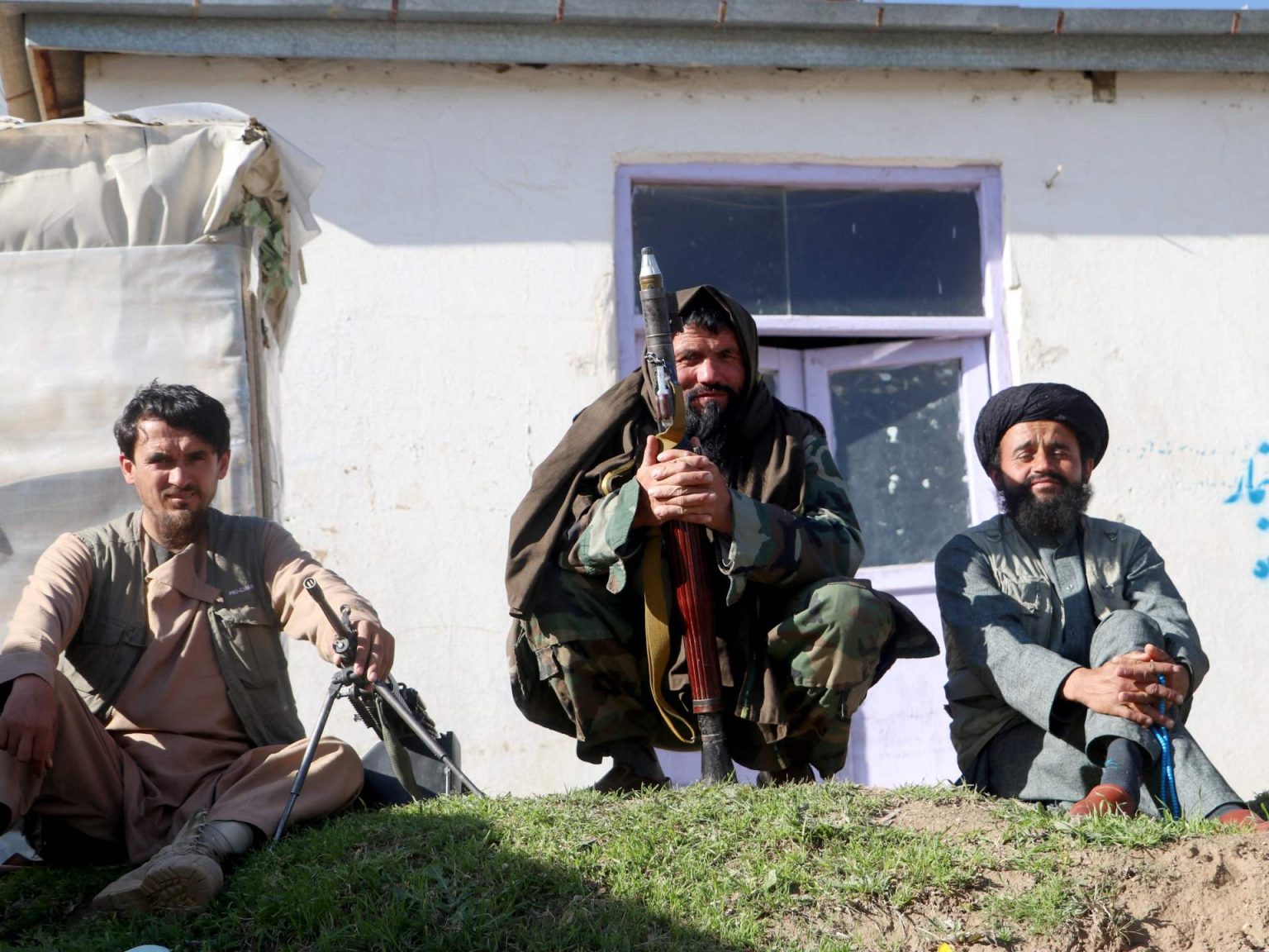 مقتل 3 من قوات الأمن بأفغانستان وتنظيم الدولة يتبنى الهجوم