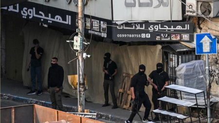 اشتباكات في نابلس والاحتلال يمدد حالة الطوارئ بجنين