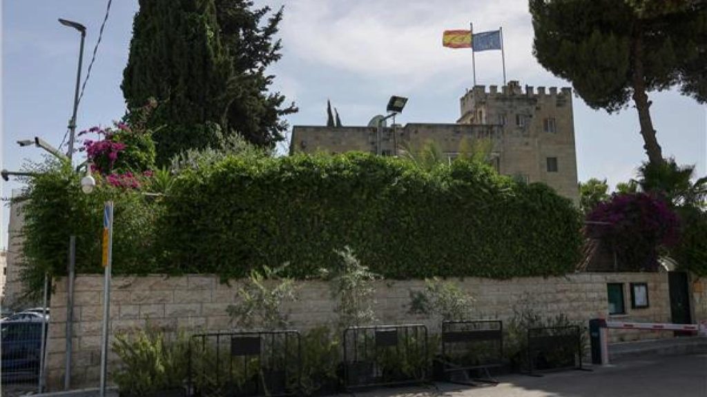 إسرائيل تمنع قنصلية إسبانيا من تقديم خدماتها بالضفة