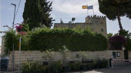 إسرائيل تمنع قنصلية إسبانيا من تقديم خدماتها بالضفة