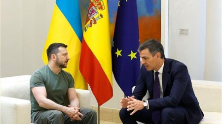 اجتماع أوروبي لمناقشة المساعدات العسكرية لأوكرانيا وزيلينسكي يدعو للضغط على روسيا