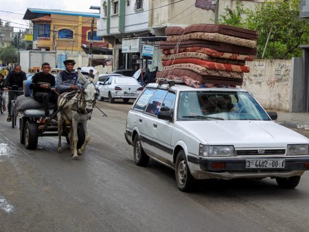 الاحتلال يبدأ ترحيل سكان رفح تمهيدا لعملية عسكرية