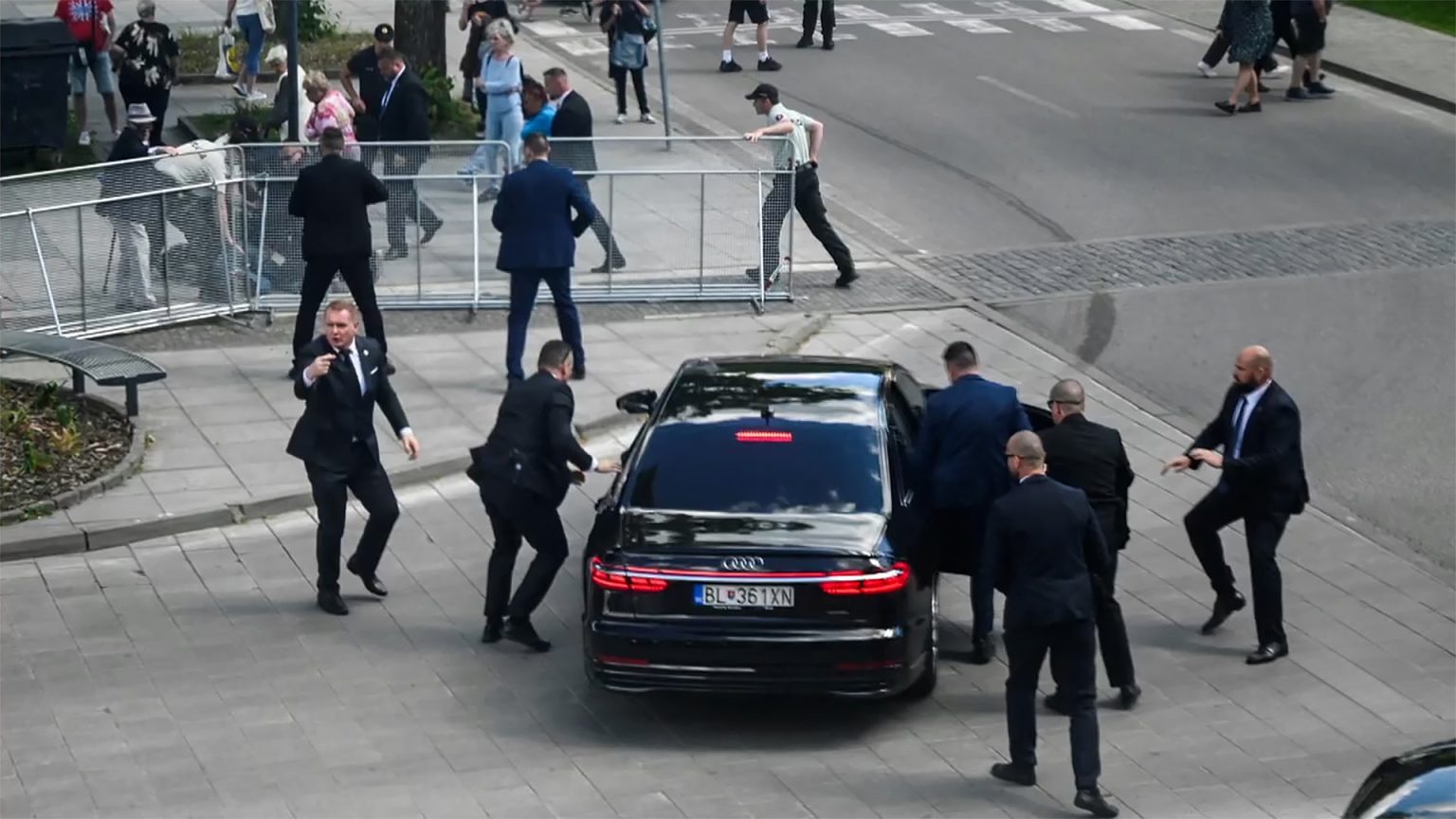 “هل دفع ثمن موقفه من حرب أوكرانيا؟.. المنصات تتفاعل مع محاولة اغتيال رئيس وزراء سلوفاكيا