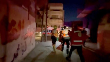 إسرائيل تبرر قصف مخيم برفح وتقر بسقوط مدنيين