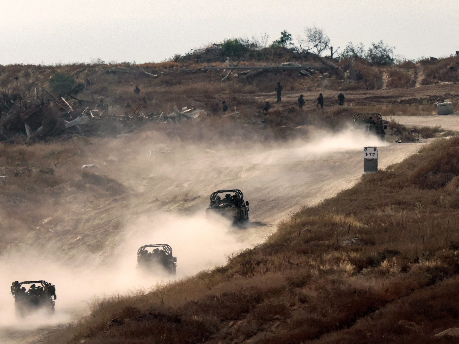 إسرائيل تدرس دفع “ثمن باهظ” وحماس ترد قريبا على مقترح الصفقة