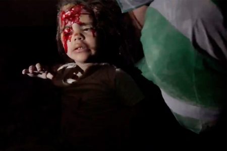 “بدي ماما”.. انتشال الطفلة تولين من تحت الأنقاض بعد استشهاد أمها