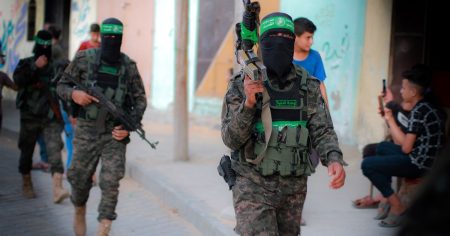 هآرتس: حماس ترمم قدراتها بسرعة كبيرة وغيرت تكتيكاتها مؤخرا