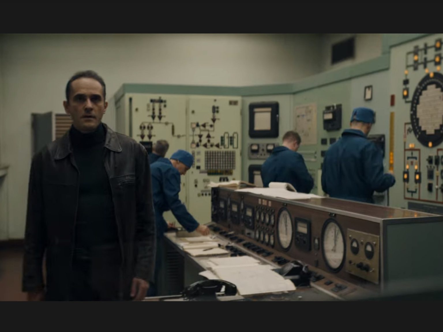 حين تتغلب الإنسانية على القنبلة النووية