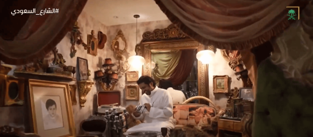 سلطان المسلم.. قصة مصمم حول الخردة إلى أعمال إبداعية