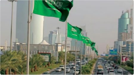 «الأرصاد» عن طقس السبت: شديد الحرارة وسحب رعدية على عدة مناطق