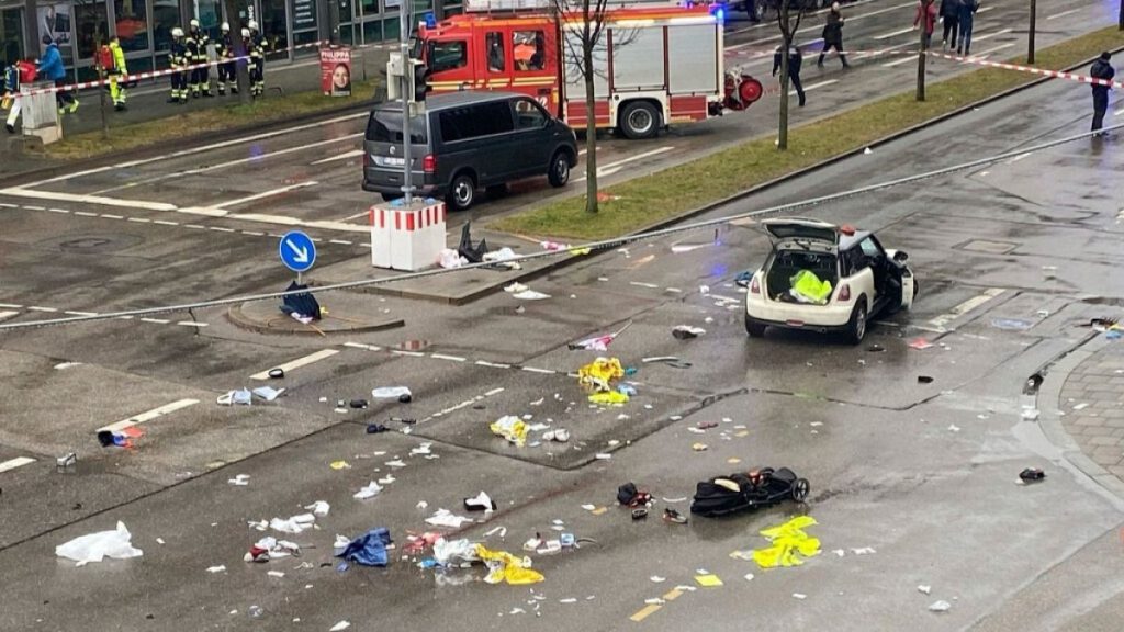 rewrite this title in Arabic Seriously injured child among 36 hurt after Munich car ramming attack