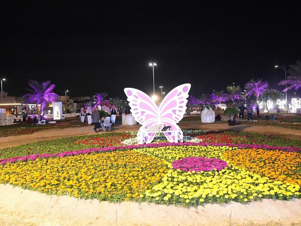 أكثر من 80 ألف زائرٍ في مهرجان الزهور الرابع بالواجهة البحرية بالقطيف