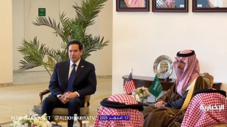 جلسة مباحثات بين وزير الخارجية ونظيره الأمريكي في الرياض