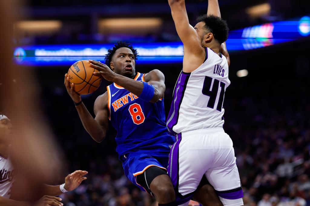 rewrite this title in Arabic Knicks breeze by Kings to snap three-game skid in first win without Jalen Brunson