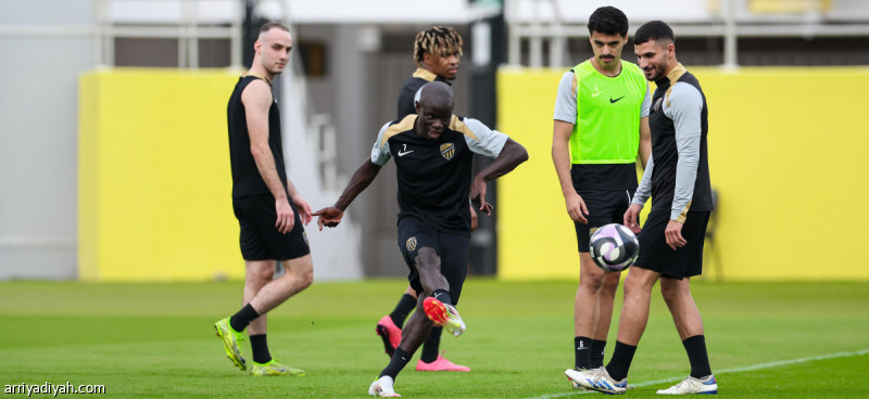 أمام الرياض.. ميتاي وهيرنانديز يظهران مع الاتحاد