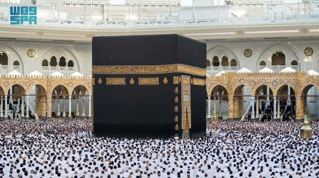 المسلمون يؤدون صلاة العيد بالمسجد الحرام.. والسديس: الإسلام دين التسامح والتعايش والحوار والإنسانية