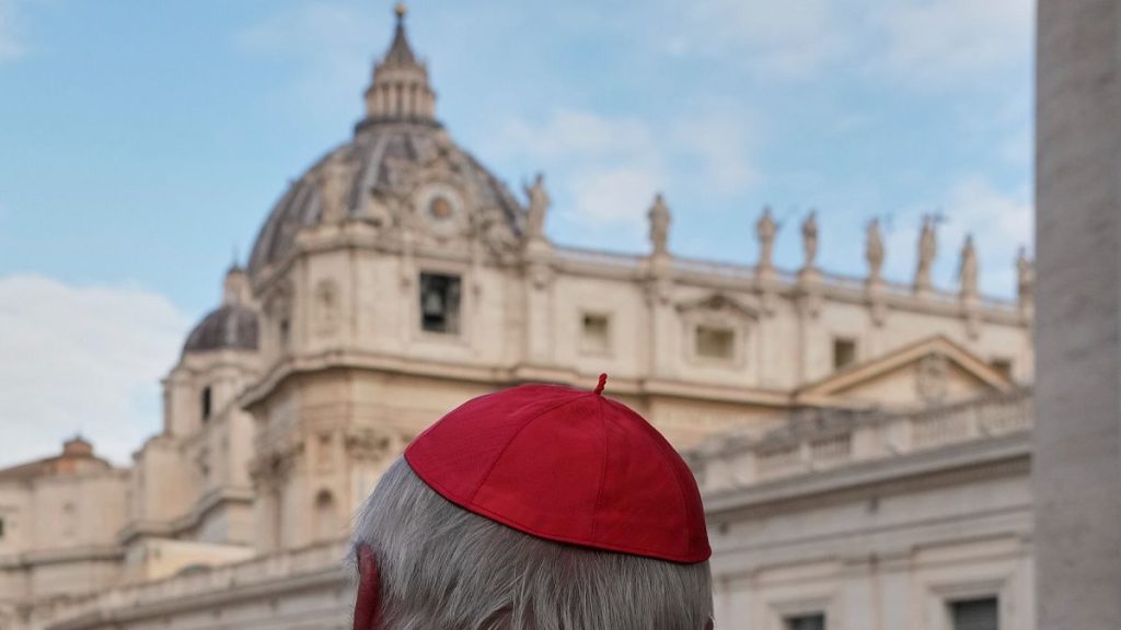 rewrite this title in Arabic Who are the Italian cardinals in the race to succeed Pope Francis?