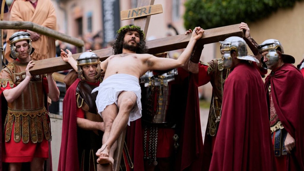 rewrite this title in Arabic Christians take part in Good Friday processions to mark Christ’s crucifixion