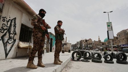 rewrite this title in Arabic Video. Druze protesters block roads in Galilee over deadly Syria clashes
