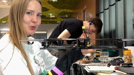 rewrite this title in Arabic War 3.0: Europe’s smart defence challenge