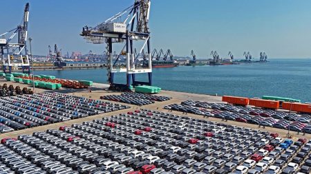 rewrite this title in Arabic The race for Central Asia’s transport routes: Who will dominate the new Silk Roads?