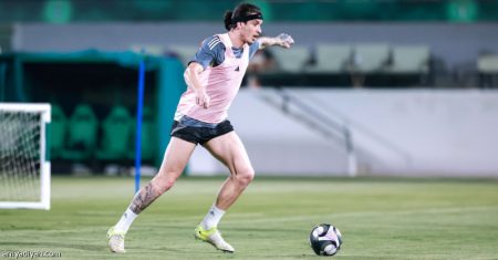 الأهلي يستعيد إيبانيز أمام الرائد