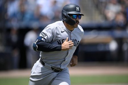 rewrite this title in Arabic Trent Grisham ‘doing incredible things’ with bat, glove for Yankees