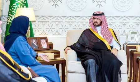 نائب أمير الشرقية يستقبل مدير عام فرع الأحوال المدنية بالمنطقة