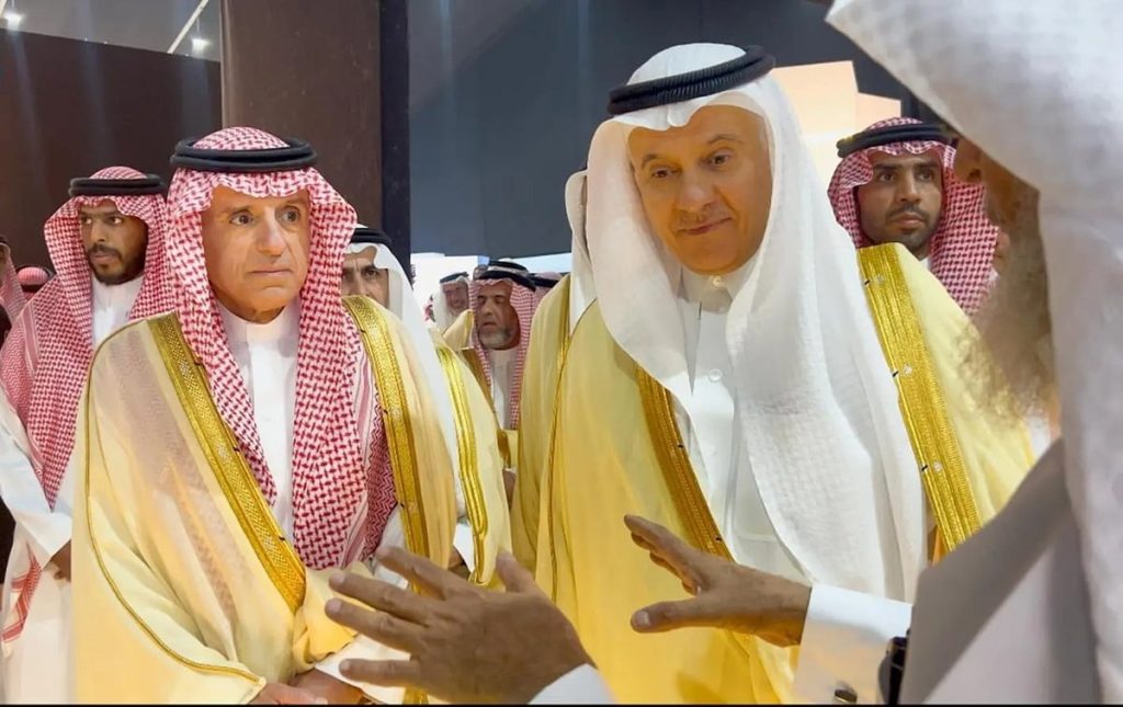 وزير "البيئة" ووزير الدولة للشؤون الخارجية يزوران جناح "الشؤون الإسلامية" ضمن فعاليات "بيئتنا كنز"