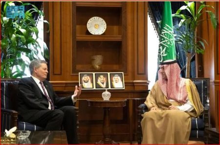 «الجبير» يستقبل عضو لجنة العلاقات الخارجية بمجلس الشيوخ الأمريكي