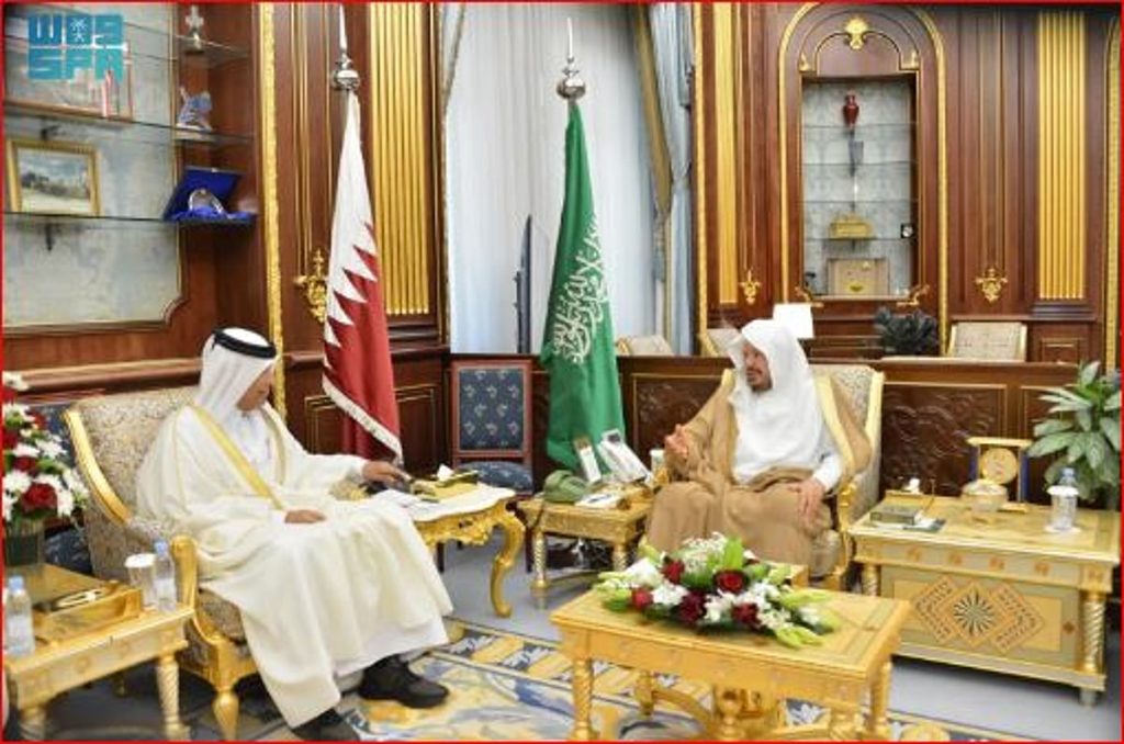 رئيس مجلس الشورى يعقد جلسة مباحثات رسمية مع نظيره القطري