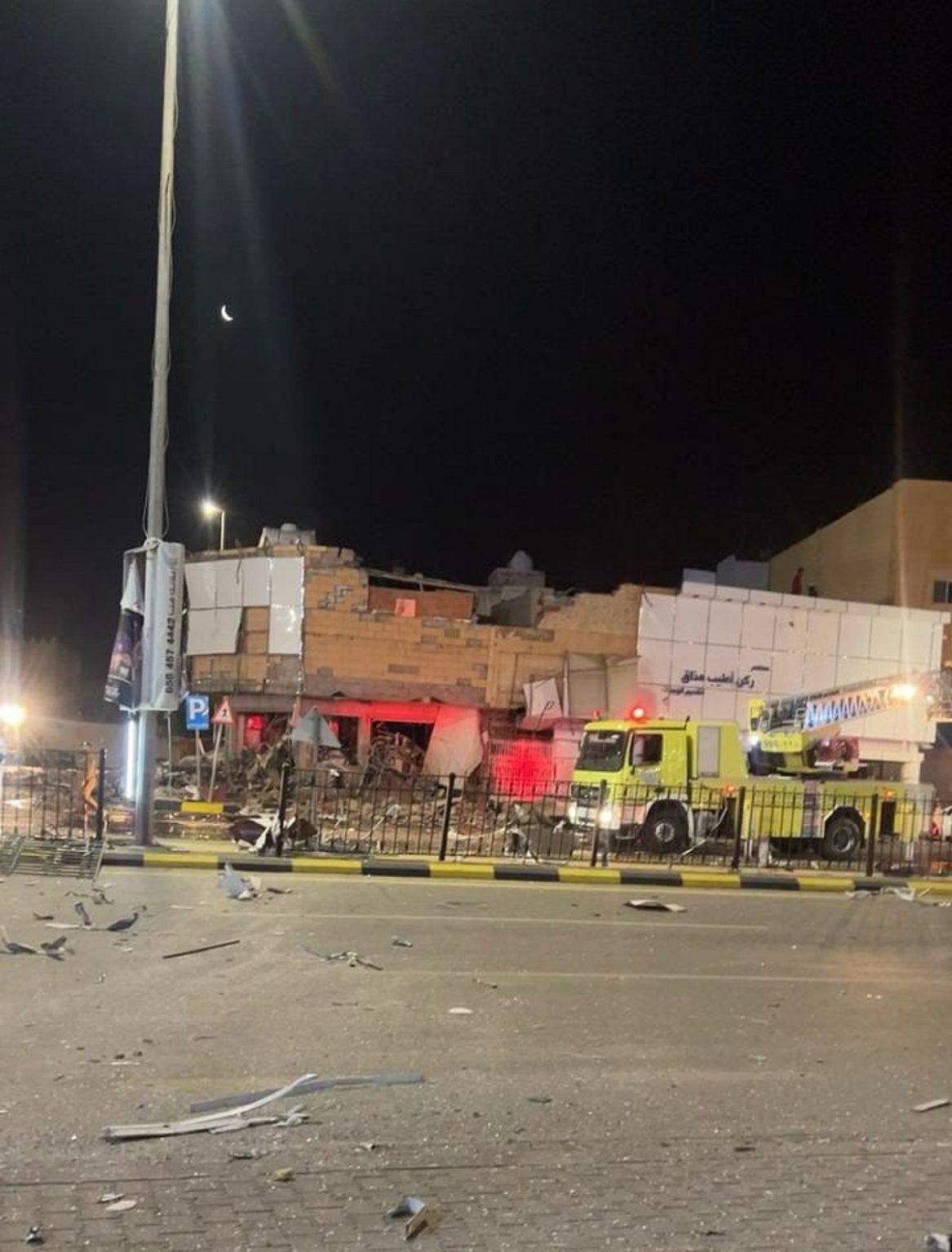 تسرُّب غاز ووميض لحظي يهشمان واجهة مطعم بالبكيرية