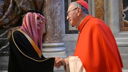 وزير الدولة للشؤون الخارجية يترأس وفد المملكة في مراسم تشييع بابا الفاتيكان